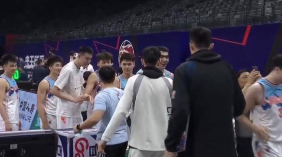 摩尔特里24分阿联15+10 最后时刻未走表新疆爆冷109-107胜广东 摩尔特里24分阿联15+10 最后时刻未走表新疆爆冷109-107胜广东