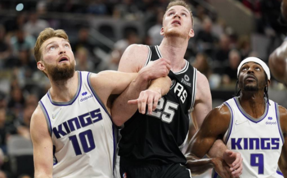 国王115-112险胜马刺 福克斯26+6+9朗尼-沃克30分 穆雷准三双 国王115-112险胜马刺 福克斯26+6+9朗尼-沃克30分 穆雷准三双