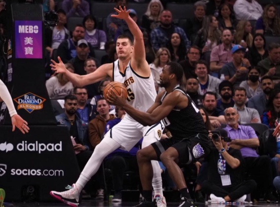 约基奇砍38+18福克斯32分 掘金106-100险胜国王取连胜 约基奇砍38+18福克斯32分 掘金106-100险胜国王取连胜