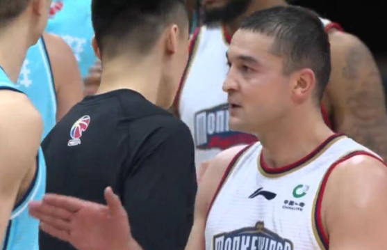 约翰逊23+12+6西热空砍23+11 青岛6人上双119-98轻取同曦 约翰逊23+12+6西热空砍23+11 青岛6人上双119-98轻取同曦