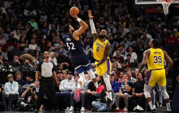 湖人104-124负森林狼遭3连败 詹姆斯19分唐斯30+8 威少15分 湖人104-124负森林狼遭3连败 詹姆斯19分唐斯30+8 威少15分