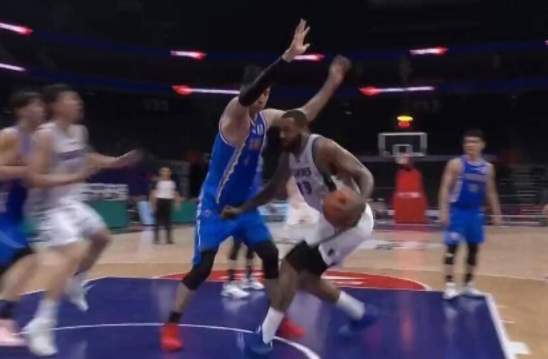 吉伦沃特36+11小丁9分 高登缺阵山东113-102轻取全华班福建 吉伦沃特36+11小丁9分 高登缺阵山东113-102轻取全华班福建