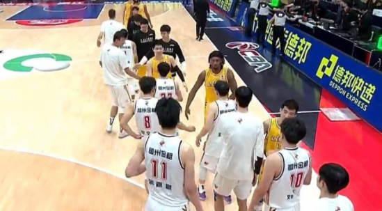 胡金秋32+17吴前19+5+5 冯欣遭驱逐广厦104-101双杀浙江 胡金秋32+17吴前19+5+5 冯欣遭驱逐广厦104-101双杀浙江