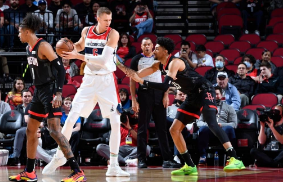 伍德39+10波神22+13+5封盖 火箭115-97逆转奇才止5连败 伍德39+10波神22+13+5封盖 火箭115-97逆转奇才止5连败