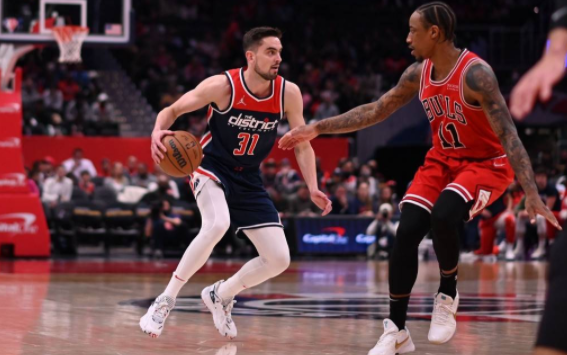 公牛107-94擒奇才拒绝连败 德罗赞32+7+4武切维奇27分 公牛107-94擒奇才拒绝连败 德罗赞32+7+4武切维奇27分