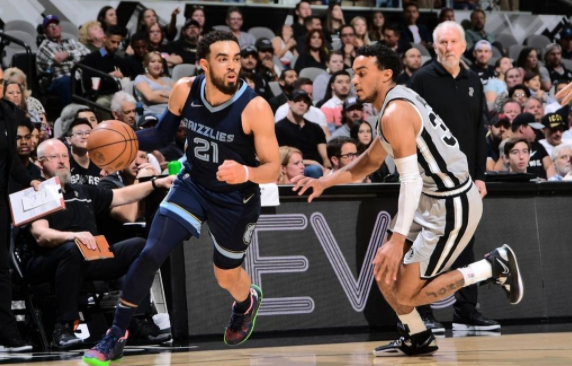 马刺111-112惜败灰熊 莫兰特缺阵琼斯25分 穆雷空砍33+13 马刺111-112惜败灰熊 莫兰特缺阵琼斯25分 穆雷空砍33+13