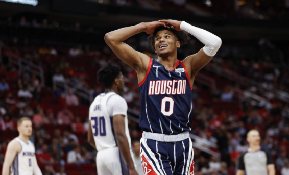 国王客场122-117逆转火箭 杰伦格林33+8得分创生涯新高 国王客场122-117逆转火箭 杰伦格林33+8得分创生涯新高