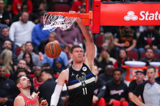 德罗赞40+6字母18+9 大洛统治内线雄鹿127-106轻取公牛 德罗赞40+6字母18+9 大洛统治内线雄鹿127-106轻取公牛