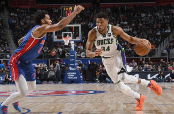 字母哥砍30+13+8波蒂斯15板 雄鹿客场131-101轻松战胜活塞 字母哥砍30+13+8波蒂斯15板 雄鹿客场131-101轻松战胜活塞