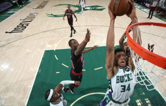 雄鹿93-86擒公牛总分1-0 字母哥27+16德罗赞狂打19铁 雄鹿93-86擒公牛总分1-0 字母哥27+16德罗赞狂打19铁