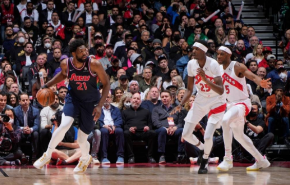 恩比德三分绝杀哈登6犯离场 76人加时104-101胜猛龙抢到赛点 恩比德三分绝杀哈登6犯离场 76人加时104-101胜猛龙抢到赛点