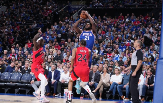 76人88-103再负猛龙总分3-2 恩比德20+11哈登低效15+7 76人88-103再负猛龙总分3-2 恩比德20+11哈登低效15+7