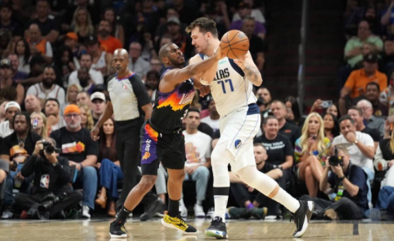 太阳110-80大胜独行侠拿到赛点 布克28分 东契奇空砍28+11 太阳110-80大胜独行侠拿到赛点 布克28分 东契奇空砍28+11