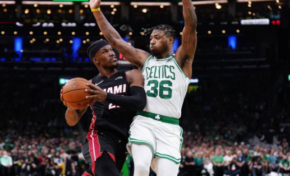 杰伦布朗40分巴特勒伤退 热火109-103险胜绿衫军总分2-1 杰伦布朗40分巴特勒伤退 热火109-103险胜绿衫军总分2-1