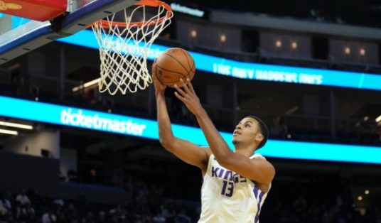 国王103-96险胜步行者 曾凡博未出场 穆雷23分 马瑟林15分 国王103-96险胜步行者 曾凡博未出场 穆雷23分 马瑟林15分