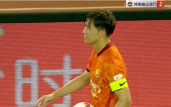 中超-十人河南连追两球2-2战平长江 多拉多故意撞翻主裁马宁被罚下 中超-十人河南连追两球2-2战平长江 多拉多故意撞翻主裁马宁被罚下