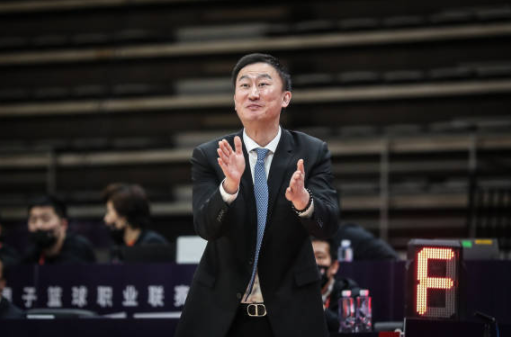 里斯22+11+6断+4帽 林书豪首秀仅6分 青岛80-59大胜广州迎开门红 里斯22+11+6断+4帽 林书豪首秀仅6分 青岛80-59大胜广州迎开门红