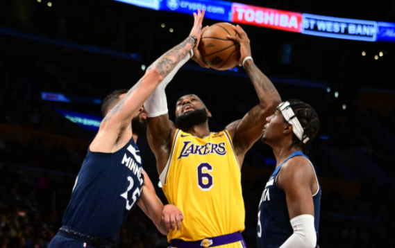 NBA季前赛-森林狼118-113胜湖人 詹眉合砍44分拉塞尔15+8 双塔缺阵 NBA季前赛-森林狼118-113胜湖人 詹眉合砍44分拉塞尔15+8 双塔缺阵