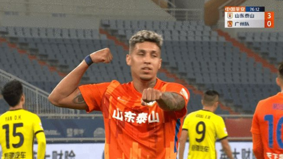 中超-山东泰山3-0轻取广州积分追平三镇 克雷桑双响刘洋头球建功 中超-山东泰山3-0轻取广州积分追平三镇 克雷桑双响刘洋头球建功