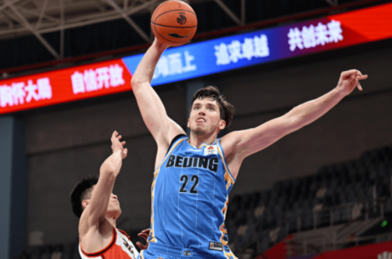 CBA-北京75-71送青岛3连败 利夫24+14李慕豪13分 曾凡博首秀2分 CBA-北京75-71送青岛3连败 利夫24+14李慕豪13分 曾凡博首秀2分