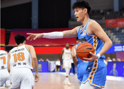 常林费尔德砍三双曾凡博关键失误 山西97-95险胜北京 常林费尔德砍三双曾凡博关键失误 山西97-95险胜北京