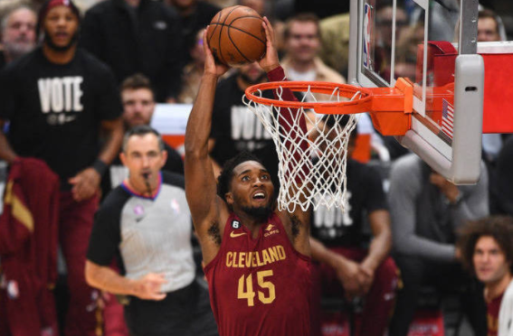 NBA-快船完成逆转119-117终结骑士8连胜 乔治26分米切尔空砍30分 NBA-快船完成逆转119-117终结骑士8连胜 乔治26分米切尔空砍30分