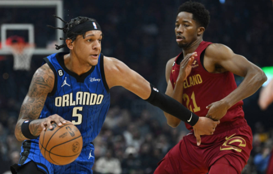 米切尔34分班切罗22+5 莫布里19+13骑士107-96轻取魔术 米切尔34分班切罗22+5 莫布里19+13骑士107-96轻取魔术