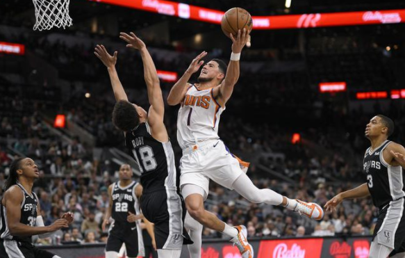 38分大胜!太阳133-95送马刺11连败 艾顿25+10布克20+8 38分大胜!太阳133-95送马刺11连败 艾顿25+10布克20+8