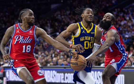 恩比德34+13哈登27分 库里伤缺勇士106-118负76人3连败 恩比德34+13哈登27分 库里伤缺勇士106-118负76人3连败