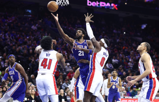 NBA-76人113-93轻取活塞喜获6连胜 恩比德22+10+6哈登15+8 NBA-76人113-93轻取活塞喜获6连胜 恩比德22+10+6哈登15+8