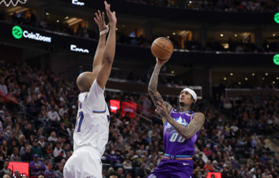 NBA-爵士末节发力主场120-112击退奇才 克拉克森23+7比尔30分难救主 NBA-爵士末节发力主场120-112击退奇才 克拉克森23+7比尔30分难救主