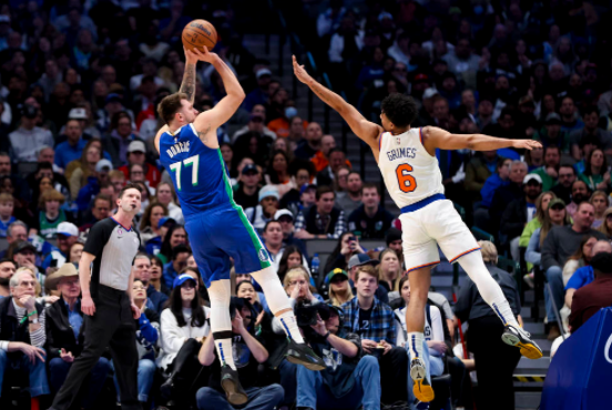 炸裂!东契奇60+21+10成历史第一人 独行侠加时126-121逆转尼克斯 炸裂!东契奇60+21+10成历史第一人 独行侠加时126-121逆转尼克斯