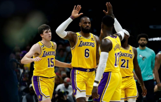 NBA-湖人121-115击败黄蜂迎两连胜 詹姆斯43+11+6三球24分 威少伤退 NBA-湖人121-115击败黄蜂迎两连胜 詹姆斯43+11+6三球24分 威少伤退