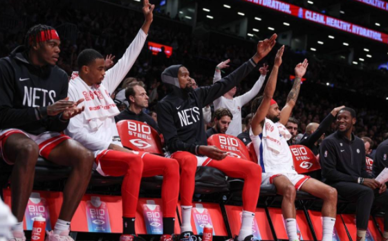 NBA-篮网139-103大胜马刺迎12连胜 杜兰特25+11欧文27分 NBA-篮网139-103大胜马刺迎12连胜 杜兰特25+11欧文27分