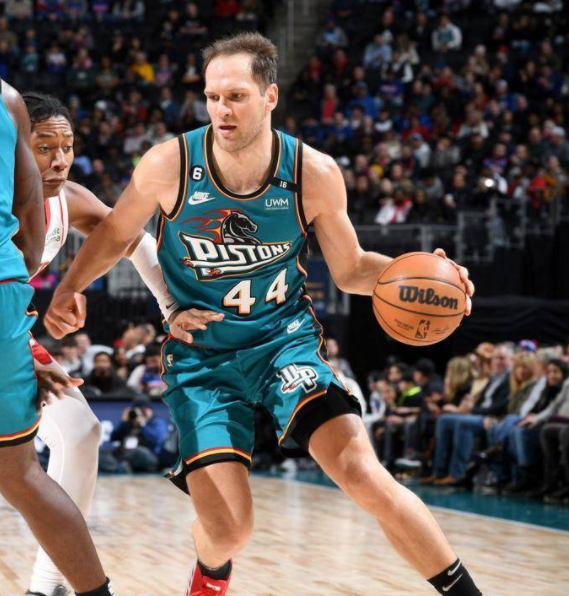 NBA-格林缺阵火箭117-114险胜活塞 戈登24分博扬遇冷18分 NBA-格林缺阵火箭117-114险胜活塞 戈登24分博扬遇冷18分