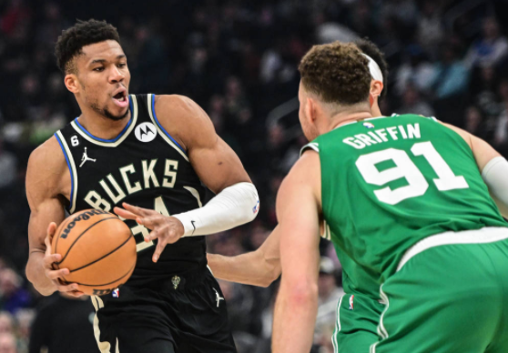 霍勒迪40+7 字母哥准三双 怀特27+12 雄鹿加时131-125克绿军取11连胜 霍勒迪40+7 字母哥准三双 怀特27+12 雄鹿加时131-125克绿军取11连胜