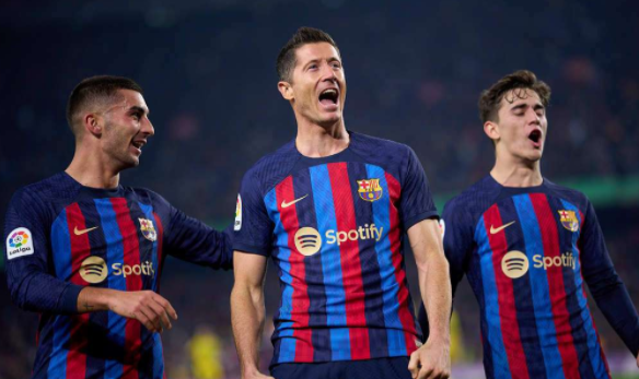 西甲-巴萨2-0加的斯,特狮神扑,莱万抽射破门,罗贝托补射 西甲-巴萨2-0加的斯,特狮神扑,莱万抽射破门,罗贝托补射