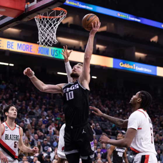 利拉德缺阵福克斯31分 小萨18+18+10国王133-116击退开拓者 利拉德缺阵福克斯31分 小萨18+18+10国王133-116击退开拓者