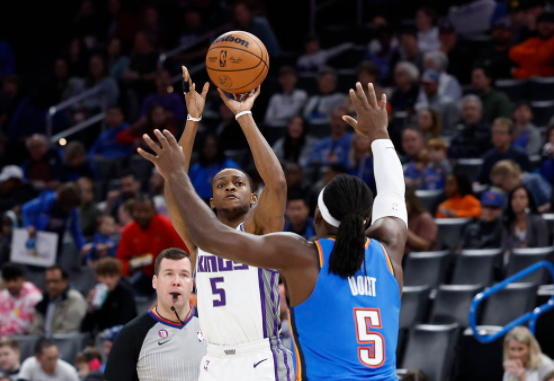 福克斯33+8小萨准三双 国王124-115轻取雷霆收获三连胜 福克斯33+8小萨准三双 国王124-115轻取雷霆收获三连胜