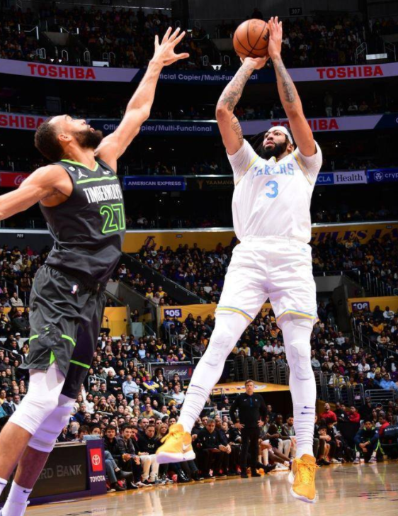 浓眉哥空砍38分戈贝尔22+14 老詹继续伤停湖人102-110负森林狼 浓眉哥空砍38分戈贝尔22+14 老詹继续伤停湖人102-110负森林狼