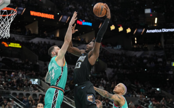 小杰克逊28+5 琼斯20+10+10 科林斯24+8 灰熊加时126-120逆转马刺 小杰克逊28+5 琼斯20+10+10 科林斯24+8 灰熊加时126-120逆转马刺