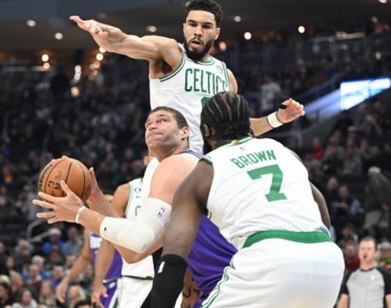 双探花三节合砍70分 字母哥24+7 凯尔特人140-99大胜雄鹿 双探花三节合砍70分 字母哥24+7 凯尔特人140-99大胜雄鹿