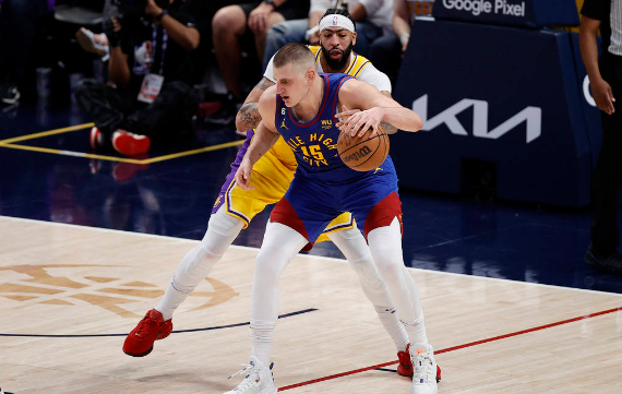 约基奇34+21+14浓眉空砍40分 掘金132-126险胜湖人夺西决开门红 约基奇34+21+14浓眉空砍40分 掘金132-126险胜湖人夺西决开门红