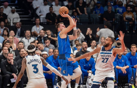 NBA季前赛-东契奇18+5+6爱德华兹13分 森林狼104-96独行侠豪取两连胜 NBA季前赛-东契奇18+5+6爱德华兹13分 森林狼104-96独行侠豪取两连胜