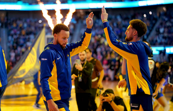 勇士102-101绝杀国王 库里21分7失误克莱杀死比赛萨博尼斯23+11 勇士102-101绝杀国王 库里21分7失误克莱杀死比赛萨博尼斯23+11