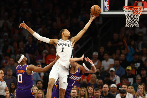 文班亚马38+10杜兰特28分 布克准三双马刺132-121再胜太阳 文班亚马38+10杜兰特28分 布克准三双马刺132-121再胜太阳