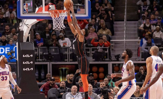 恩比德33+16 马克西29+10+4断 76人114-106逆转活塞豪取7连胜 恩比德33+16 马克西29+10+4断 76人114-106逆转活塞豪取7连胜