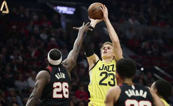 格兰特30分 布罗格登20+8 开拓者121-105大胜爵士止8连败 格兰特30分 布罗格登20+8 开拓者121-105大胜爵士止8连败