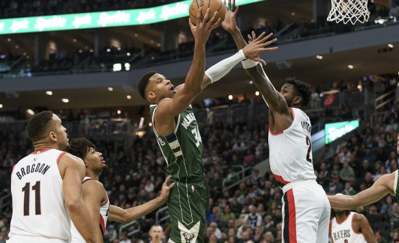 字母33+16 利拉德31分 布罗格登18+8+12 雄鹿108-102逆转开拓者 字母33+16 利拉德31分 布罗格登18+8+12 雄鹿108-102逆转开拓者