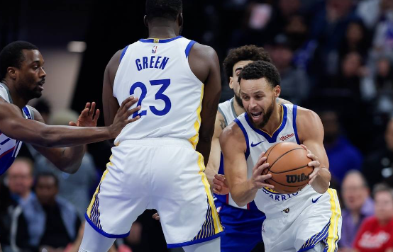 库里空砍29+10+6致命失误 勇士123-124遭国王逆转无缘锦标赛八强 库里空砍29+10+6致命失误 勇士123-124遭国王逆转无缘锦标赛八强